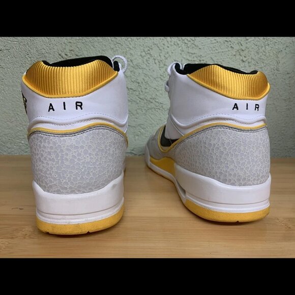 Size 10.5 - Nike Air Assault High White - 315064-101 - Picture 6 of 9